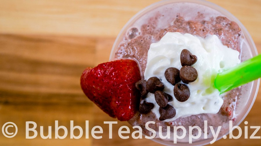 strawberry-chocolate-chip-bubble-tea-with-boba-tapioca-pearls-02