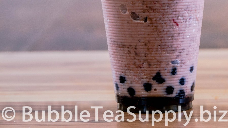 strawberry-chocolate-chip-bubble-tea-with-boba-tapioca-pearls-03